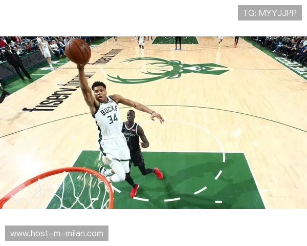 字母哥扣篮引爆全场观众，雄鹿强势回归